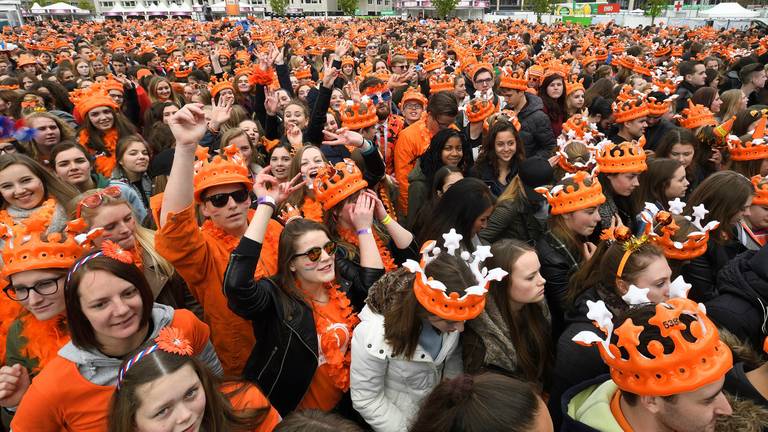 Veel jongeren altijd tijdens de Koningsdag in Breda (foto: Erald van der Aa).