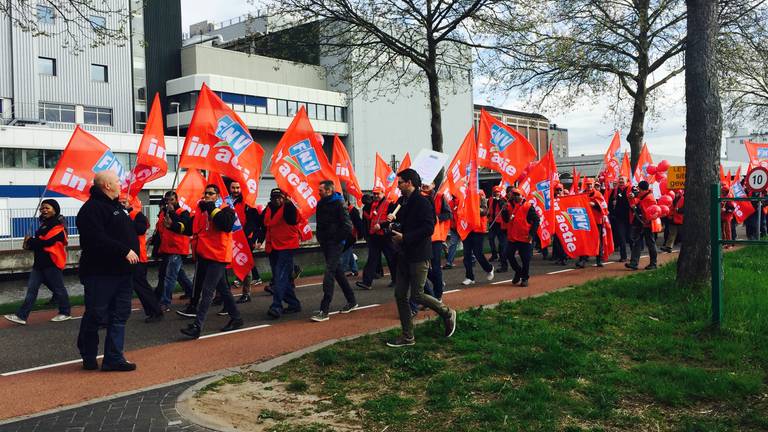 Het hoofdkantoor van Jumbo komt in zicht (foto: Raoul Cartens).