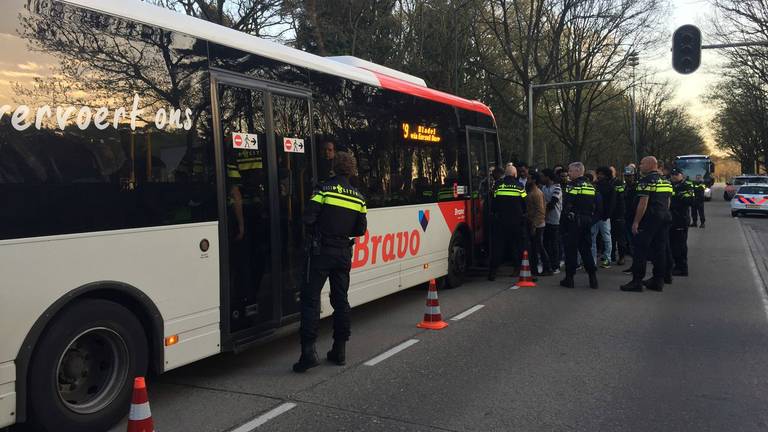 De arrestenten werden afgevoerd met een bus.