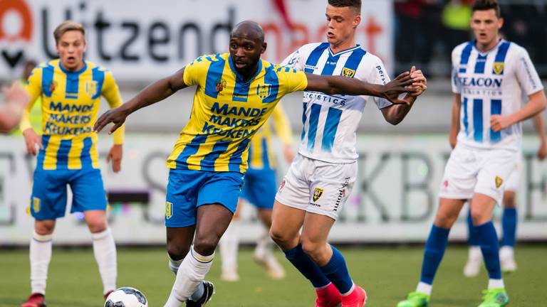 RKC Waalwijk onderuit tegen VVV. (foto: VI Images)