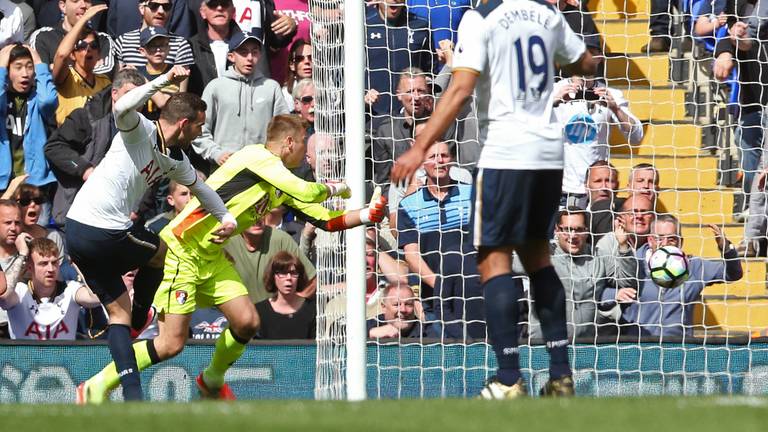 Vincent Janssen scoort voor Tottenham Hotspur. (Foto: VI Images)