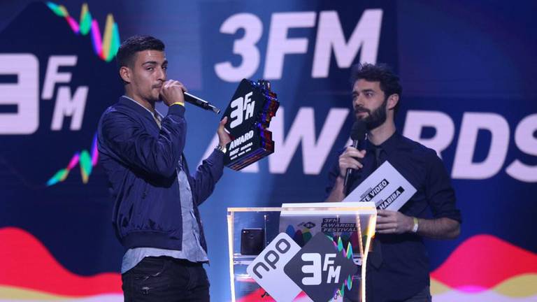 Boef wint de 3FM Award voor beste video. Foto: 3FM