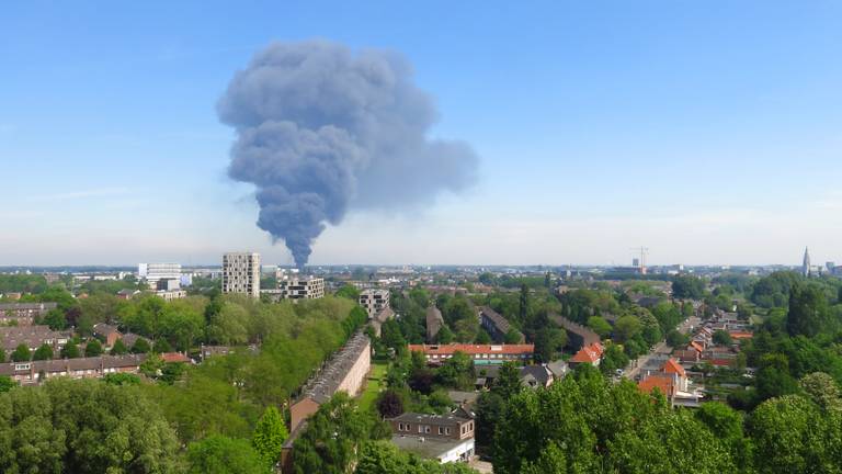 solide Knipperen straf Enorme brand in schuimrubberfabriek Polyvlok in Breda bijna uit - Omroep  Brabant