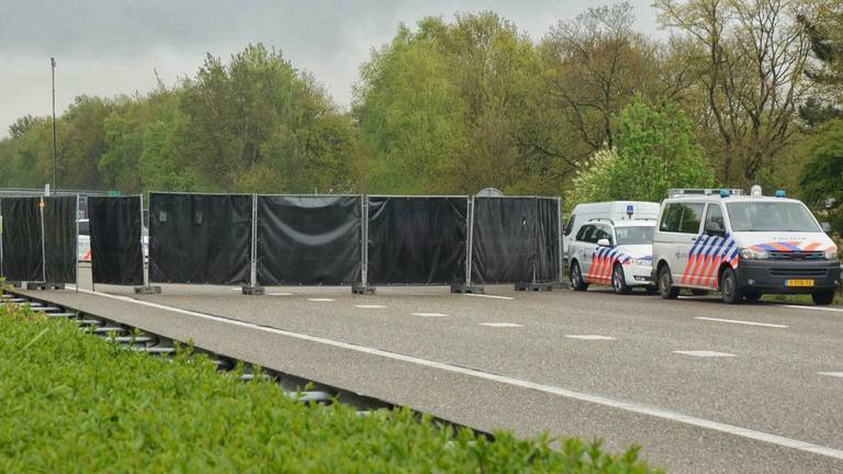 Zwarte schermen op A4. Foto: Anthony deCock/ De Kort Media 