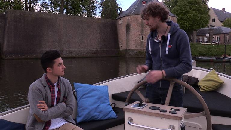 Manuel Garcia gaat bootje varen in Breda.