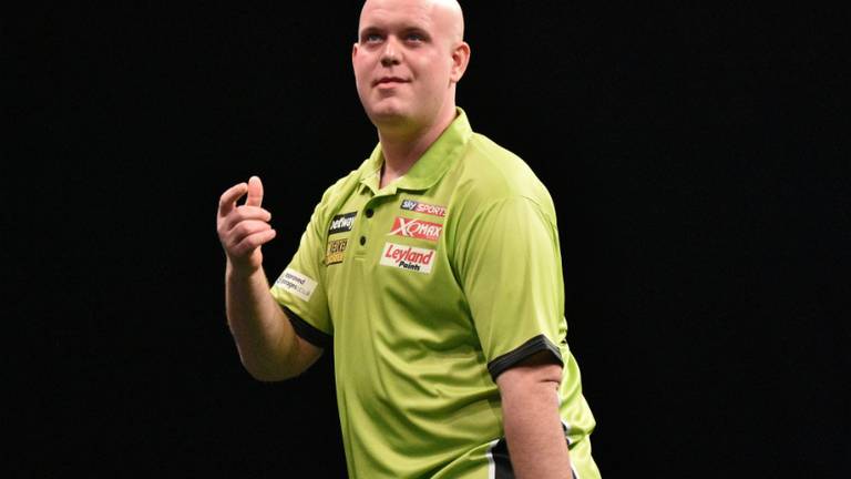 Michael van Gerwen is lekker bezig in de Premier League (foto: VI Images)