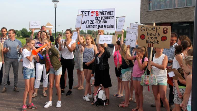 De kinderen en ouders zijn boos. (Foto: Niels van der Pluijm)