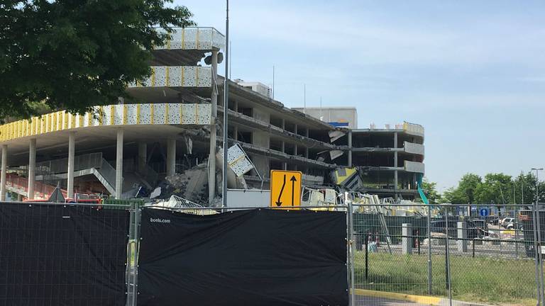 De ingestorte parkeergarage bij Eindhoven Airport (foto: archief).