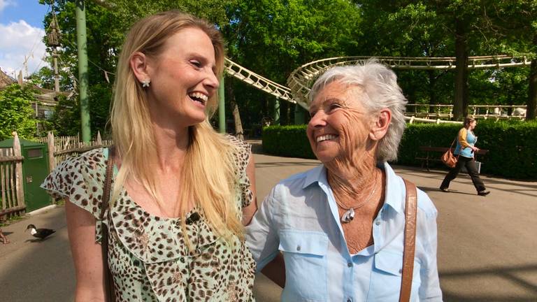 Moeder Bep (75) en dochter Juliëtte overwonnen allebei leukemie en gaan sindsdien ieder jaar samen in de Python