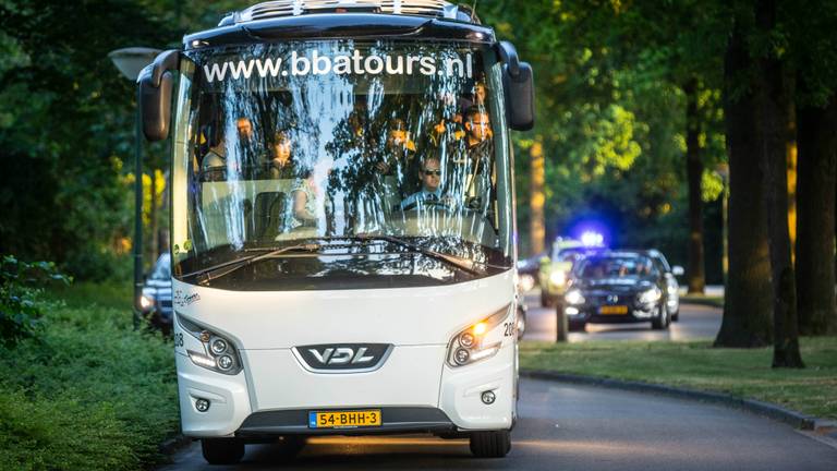 Bus komt aan in Geldrop. (foto: ANP)