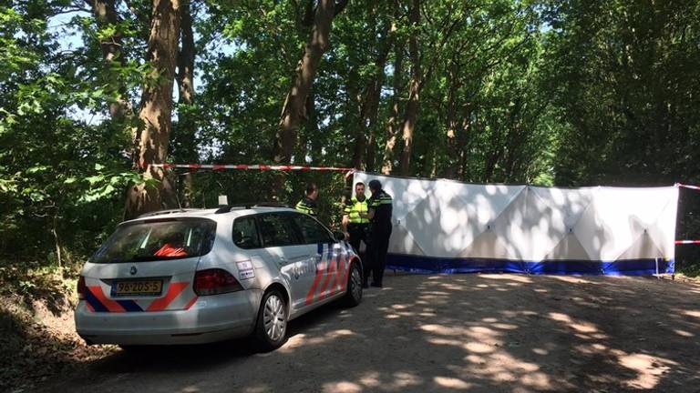 Het onderzoek van de recherche duurde de hele dag (Foto: Erik Peeters)