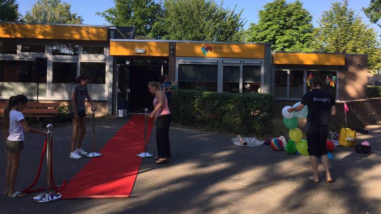 Basisschool Onder de wieken in Eindhoven week na verwoestende brand weer open