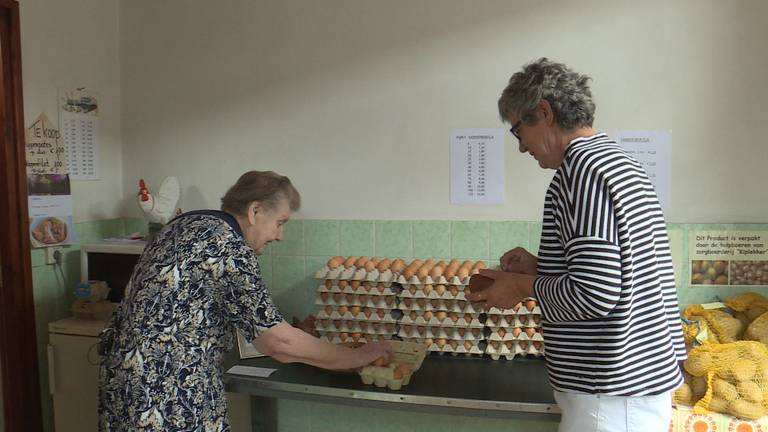 Jo van de Borne (87) stopt na 63 jaar met verkoop eieren