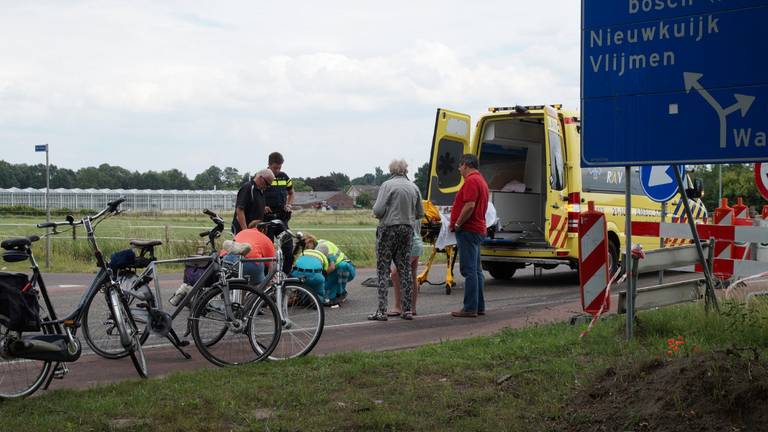 Een oudere fietser werd aangereden toen hij bij Haarsteeg de weg op moest (Foto; FPMB Anja van Beek)