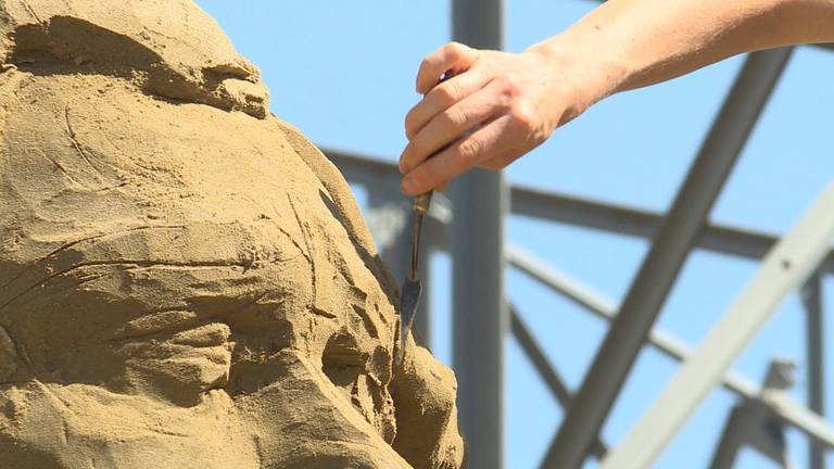 Tien kunstenaars strijden in Oss om titel Nederlands Kampioen Zandsculpturen 