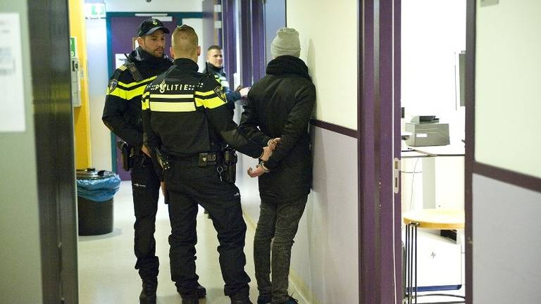 Aangehouden man dreigde met een nepwapen (Foto: politie)