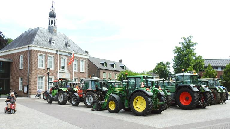 Boeren protesteerden de afgelopen weken bij hun gemeentehuizen, zoals donderdagmorgen in Gemert