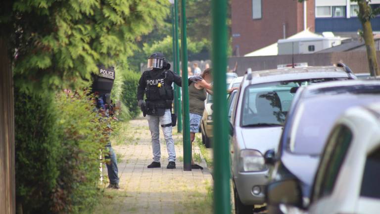 In Grave werden drie mensen gearresteerd. (Foto: Marco van den Broek/SQ Vision)