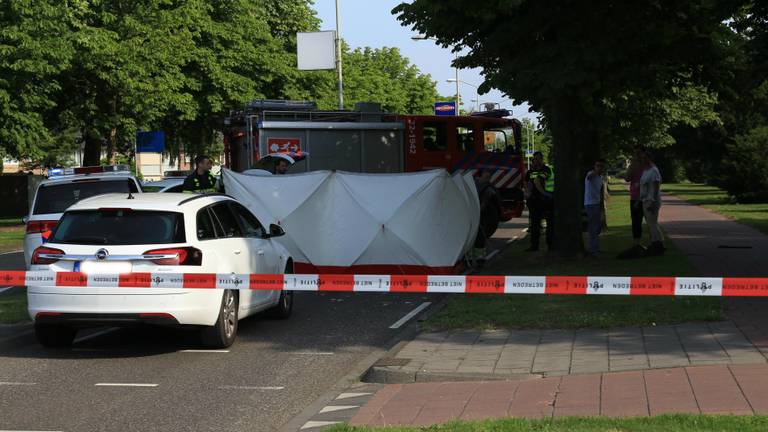 Hoe het ongeluk kon gebeuren, wordt onderzocht. (Foto: Harrie Grijseels)