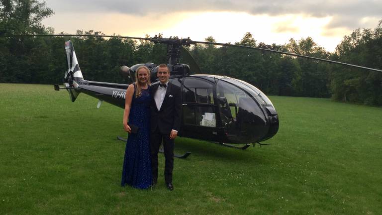 Elze en Luk werden door een heli naar het eindgala gebracht. (Foto: Tonnie Vossen)