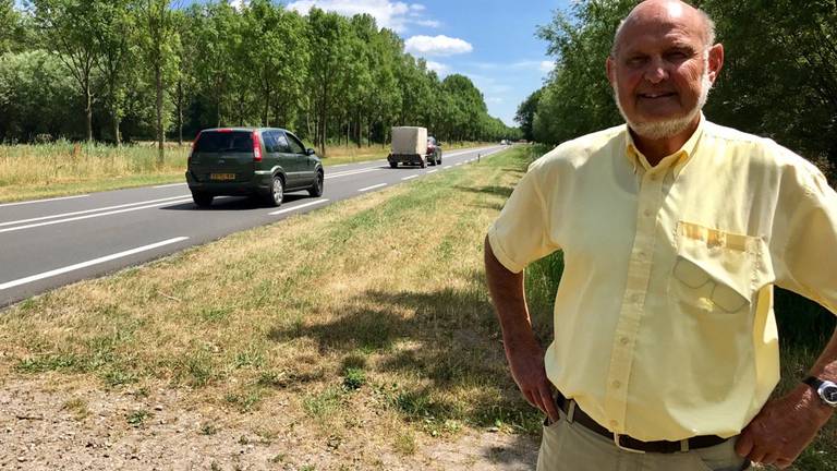 Wim Vermeulen op de plaats van het ongeluk. (Foto: Hannelore Struijs)