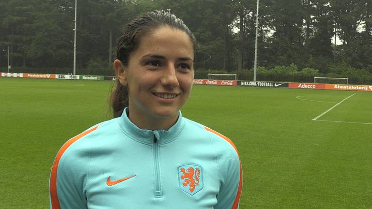 Danielle van de Donk. Steunpilaar bij Oranje en Arsenal