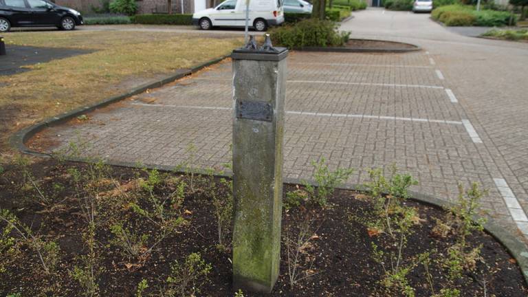 De bronsdieven zijn met een slijptol te werk gegaan, (Foto: Anja van Beek)