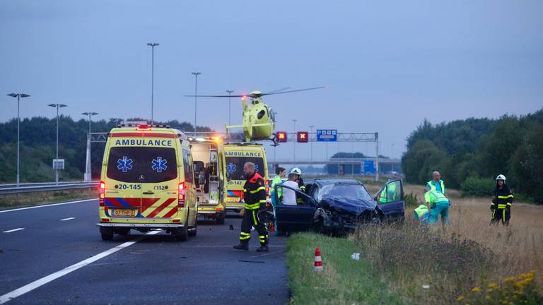 Verschillende hulpdiensten werden opgeroepen. (Foto: Jeroen Stuve/Stuve Fotografie)