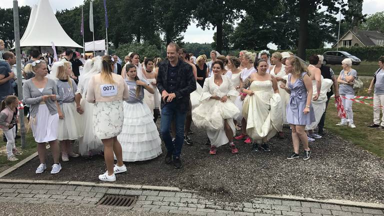 Rennen in je bruidjurk voor het goede doel 