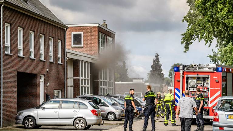 Een brand verraadde een hennepkwekerij