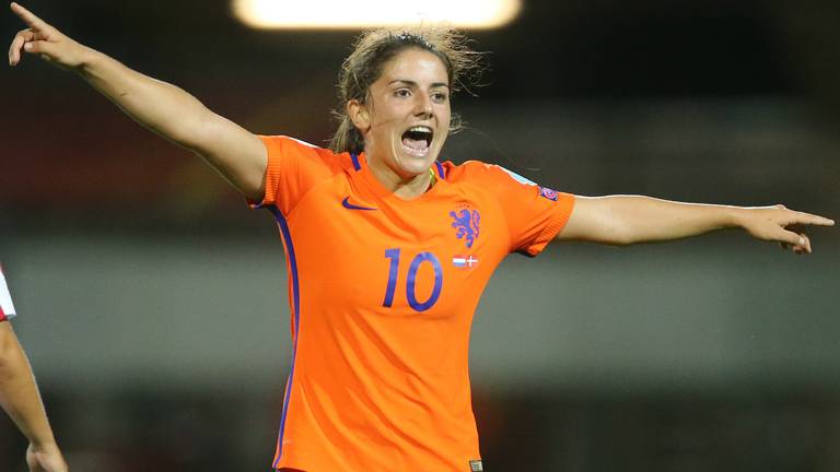 Daniëlle van de Donk speelt dinsdagavond haar honderdste interland. (Foto: VI Images.)