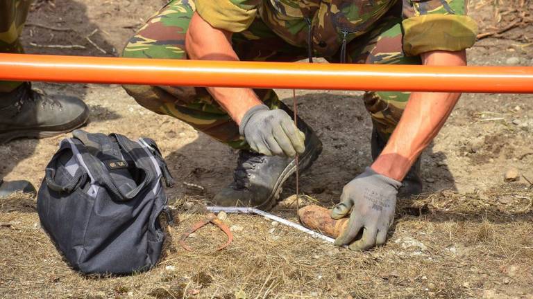 De EOD heeft de granaat meegenomen. (Foto: Diederik Cools/ Stuve Fotografie)