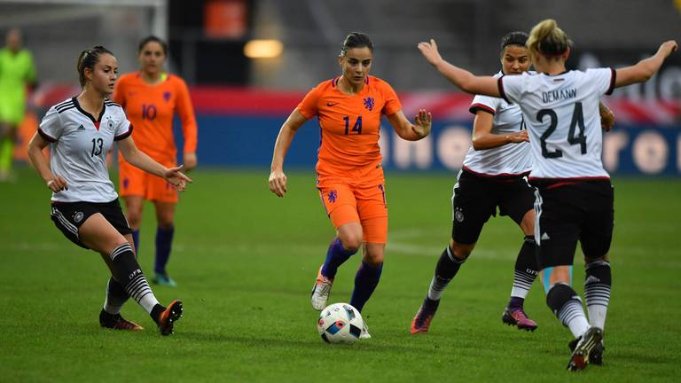 Renée Slegers in oktober 2016 in Oranje tegen Duitsland (foto: VI Images).
