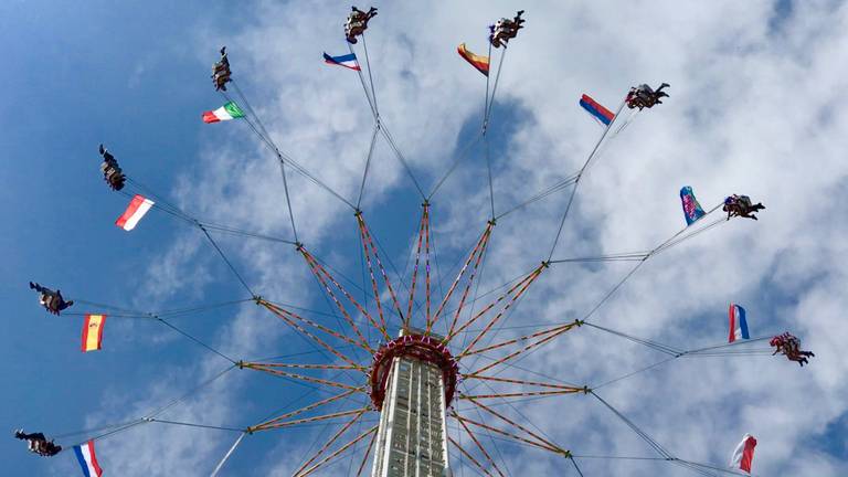 De hoogste zweefmolen ter wereld in Uden.