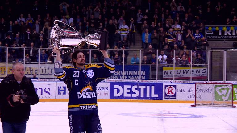 Diederick Hagemeijer viert het kampioenschap. (Archieffoto)