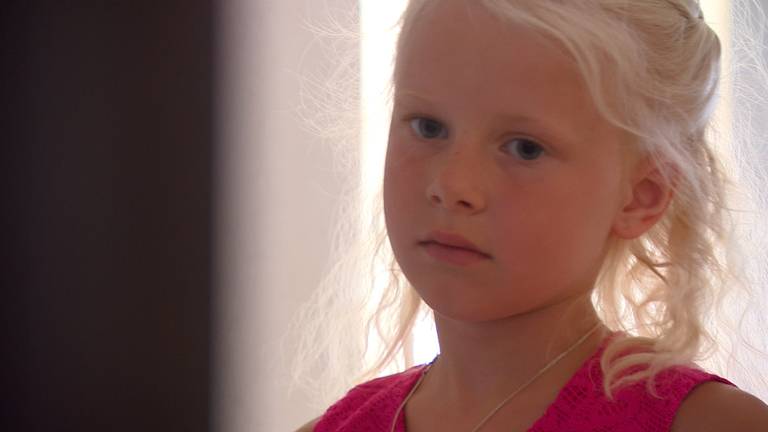 Emma van der Pluijm (7) is HET jongste Q-koortspatiëntje van Nederland