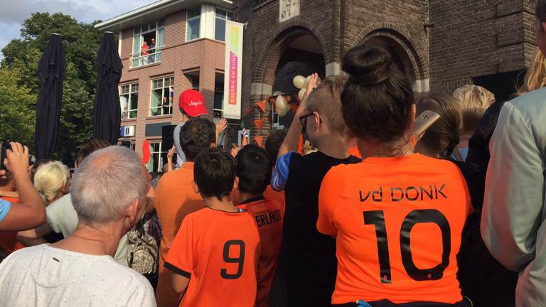 Fans van Daniëlle van de Donk in Valkenswaard. (Foto: Birgit Verhoeven)
