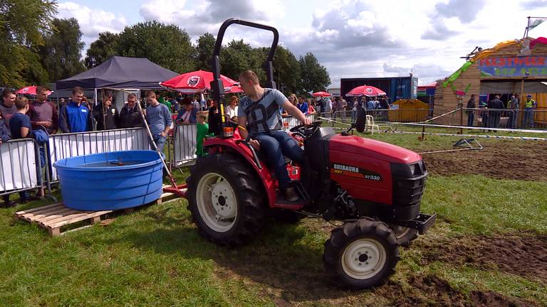 Lekker op de trekker bij het feestweekend van de KPJ in Gilze. (Foto: Raymond Merkx)