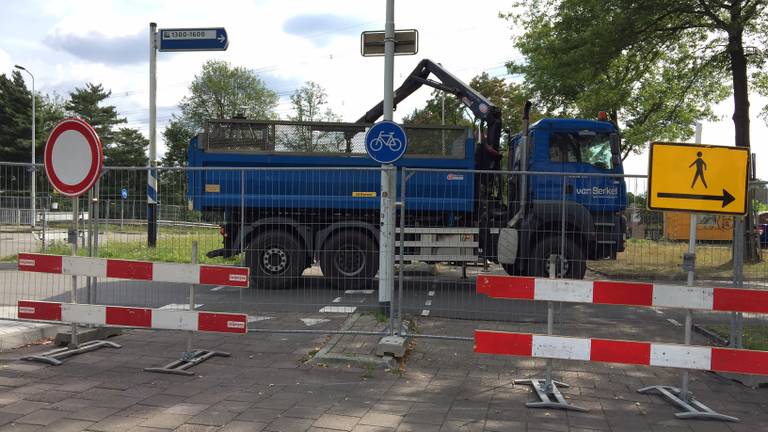 De werkzaamheden op de Airbornelaan i n Eindhoven zijn begonnen