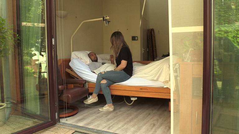 Jermaine en Lisette toen hij in het hospice in Amersfoort was.