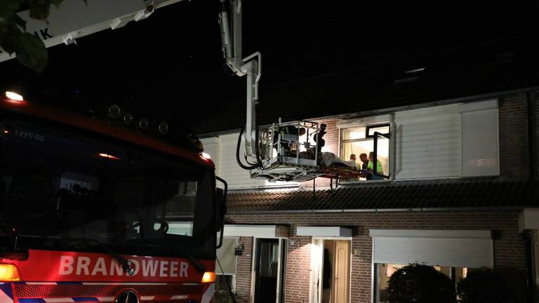 De brandweer heeft een hoogwerker ingezet. (foto: FPMB Erik Haverhals)