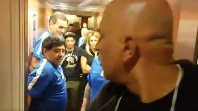 Diego Maradona in Mierlo, fans grijpen hun kans