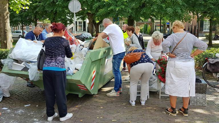 Plunderaars slaan hun slag. (Foto: DeKortMedia/Toby de Kort)