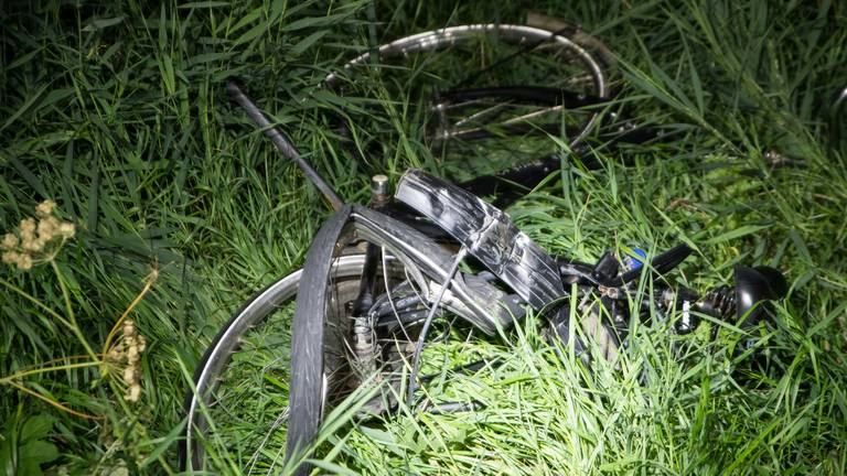 De fietser raakte gewond tijdens het ongeluk. Foto: Jack Brekelmans / Persburo-BMS