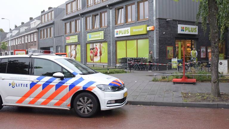 De overvallers kwamen zaterdagochtend vroeg de supermarkt binnen. Foto: Sem van Rijssel / SQ VisionMedia