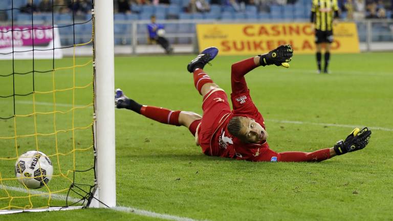 Andries Noppert heeft 'zuur' debuut in eredivisie vanwege vier