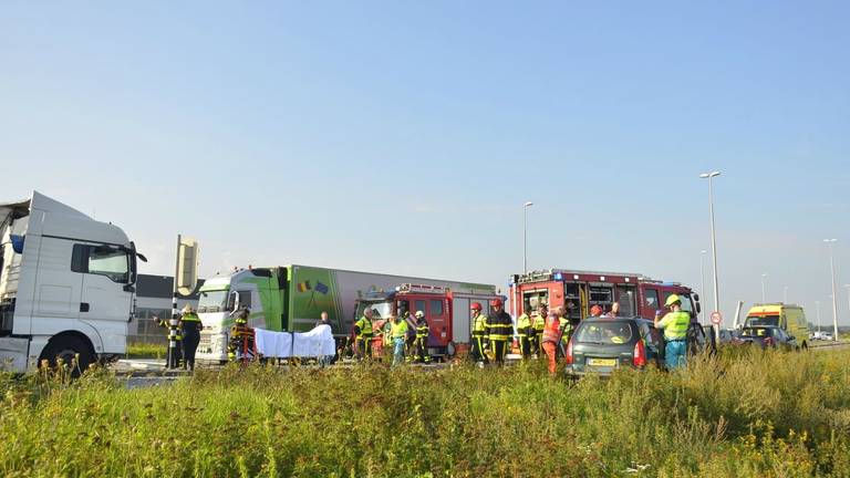 Drukte van belang na het ongeluk (foto: Diederik Cools/Stuve fotografie)