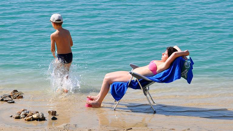 Zonnig weer strand