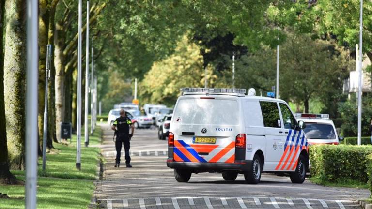 De politie zette de omgeving af.