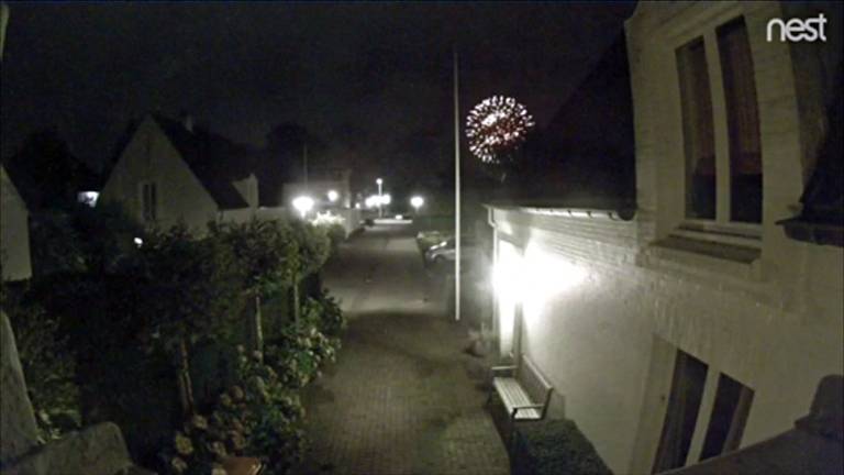 Eerst siervuurwerk, dan een harde knal.